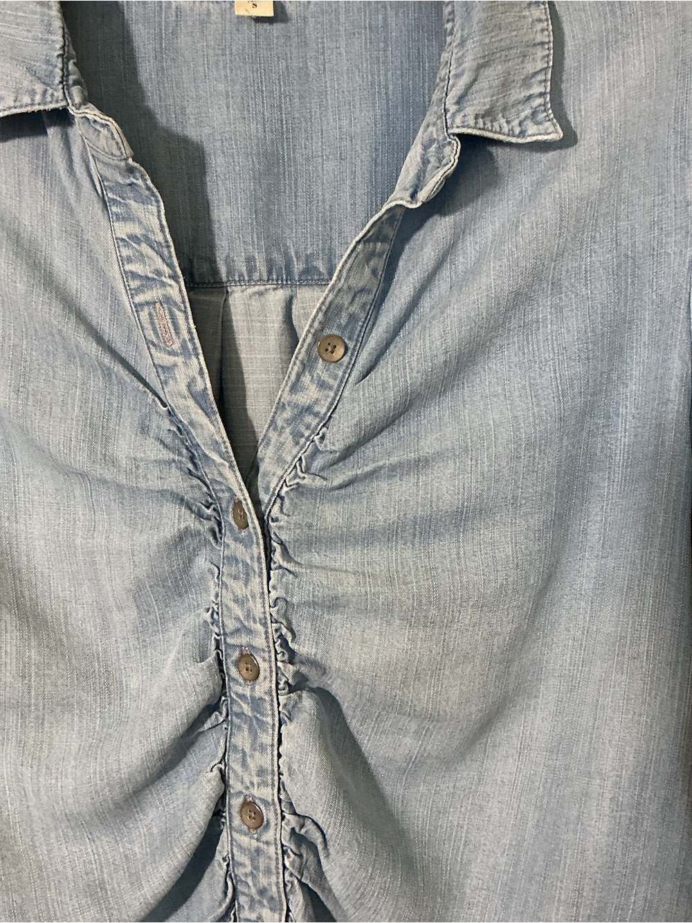 cloth & stone Light Blue Ruched-Front Chambray Button-Down - Picture 6 of 12